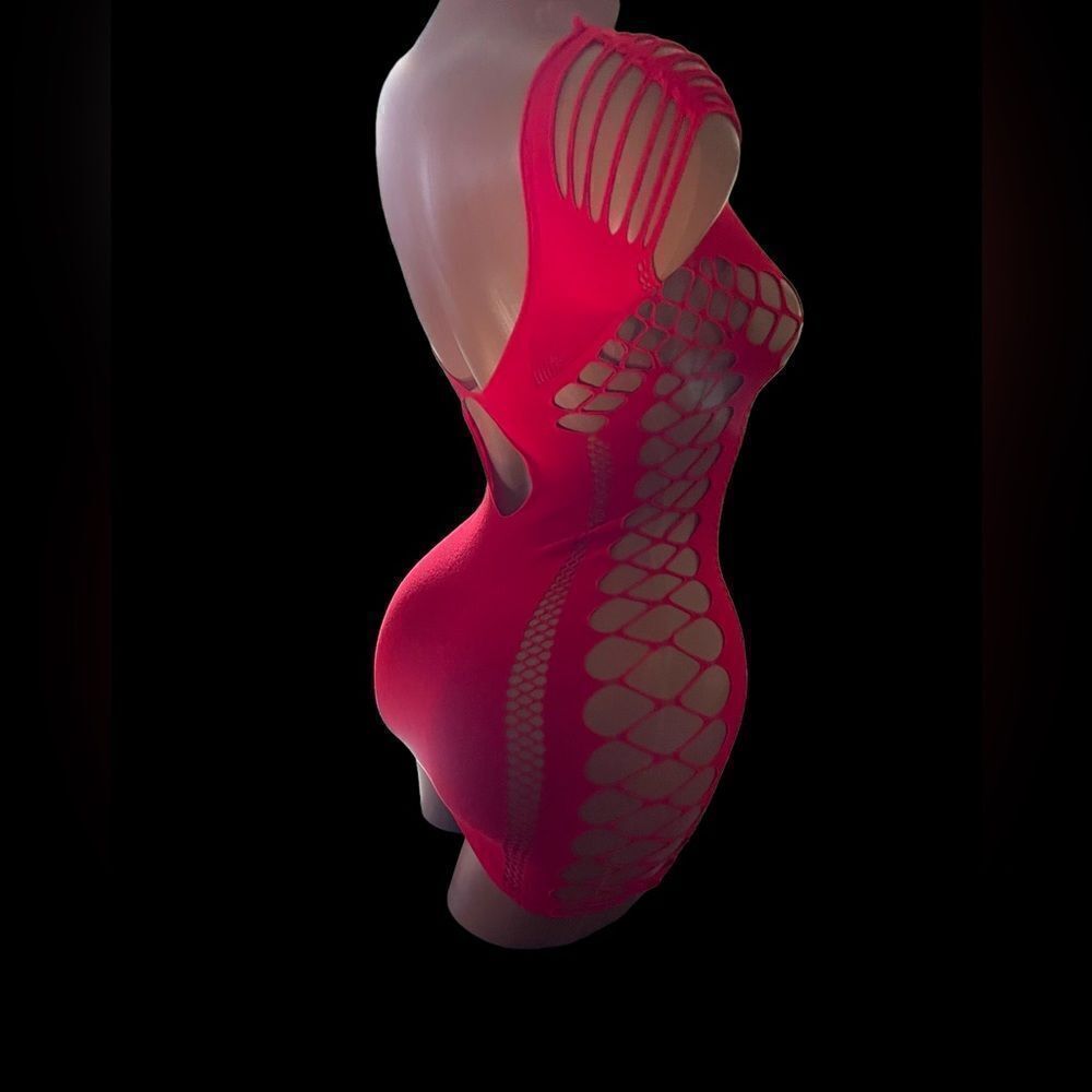 Another Red Top  - Picture 4 of 8